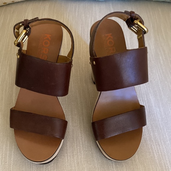 New Gorgeous Michael Kors Heels - Picture 5 of 16